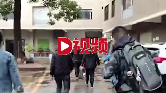 上海制假团伙低价仿造品牌鞋高价售卖