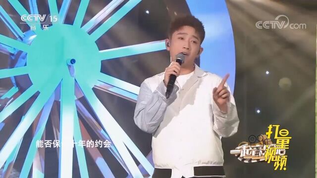 王矜霖演唱一首《春风吹》,怀旧金曲,怎么听都听不腻