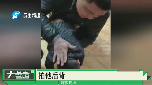 郑州市二七区为8名见义勇为的人员颁发奖状,他们曾经都挺身而出,救人危难