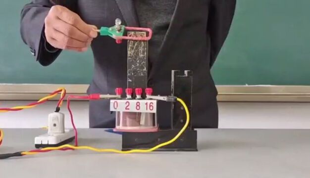 高二物理电磁学,变压器的漏磁实验