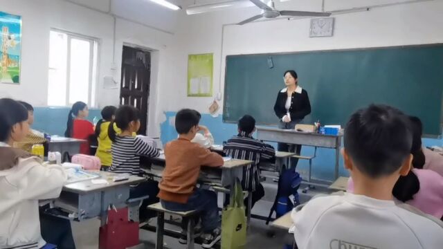 庙下镇文寨小学王亚迪三年级英语MODULE4 Unit1 It's red!