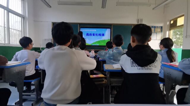 大峪镇班庄小学赵心瑜四年级数学上册《商的变化规律》