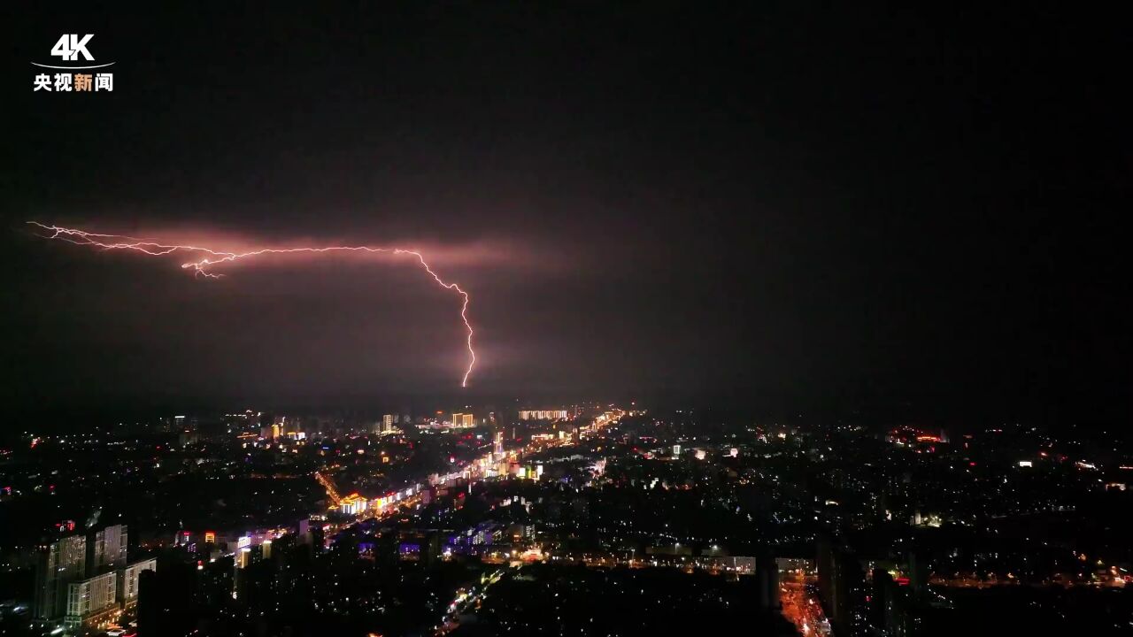 金蛇狂舞!海南震撼闪电犹如在夜空爬行