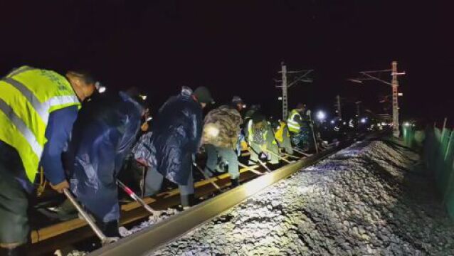 【青海重点工程巡礼之交通篇】报道一:“复兴号”将首次驶上“神奇天路”