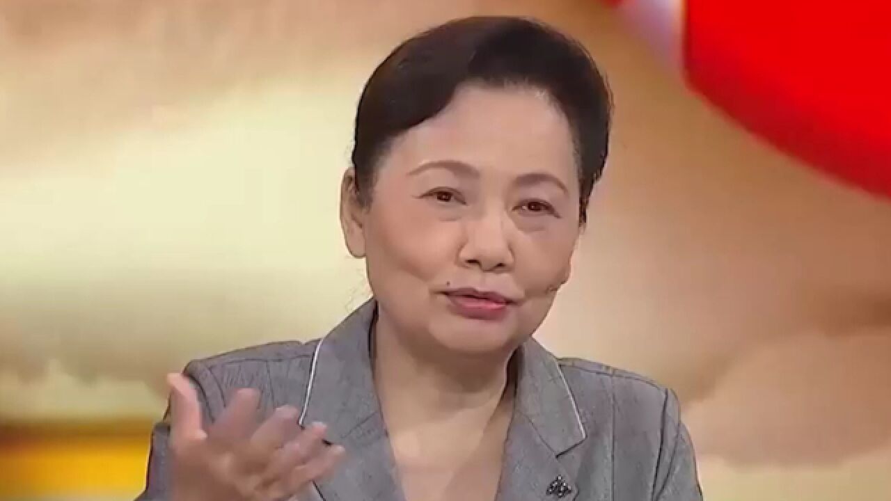 尚勤杰从一开始的不被接受,到最后村民们的认可