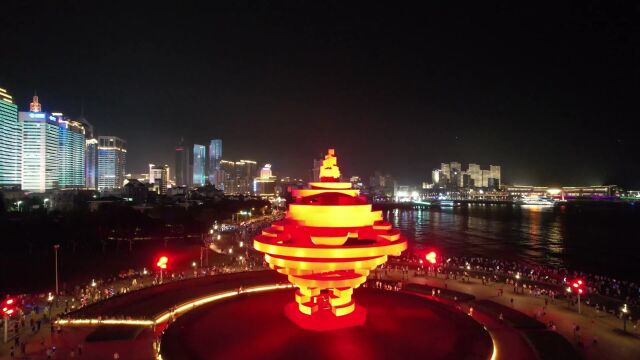 魅力胶东11集:夜幕下的青岛五四广场