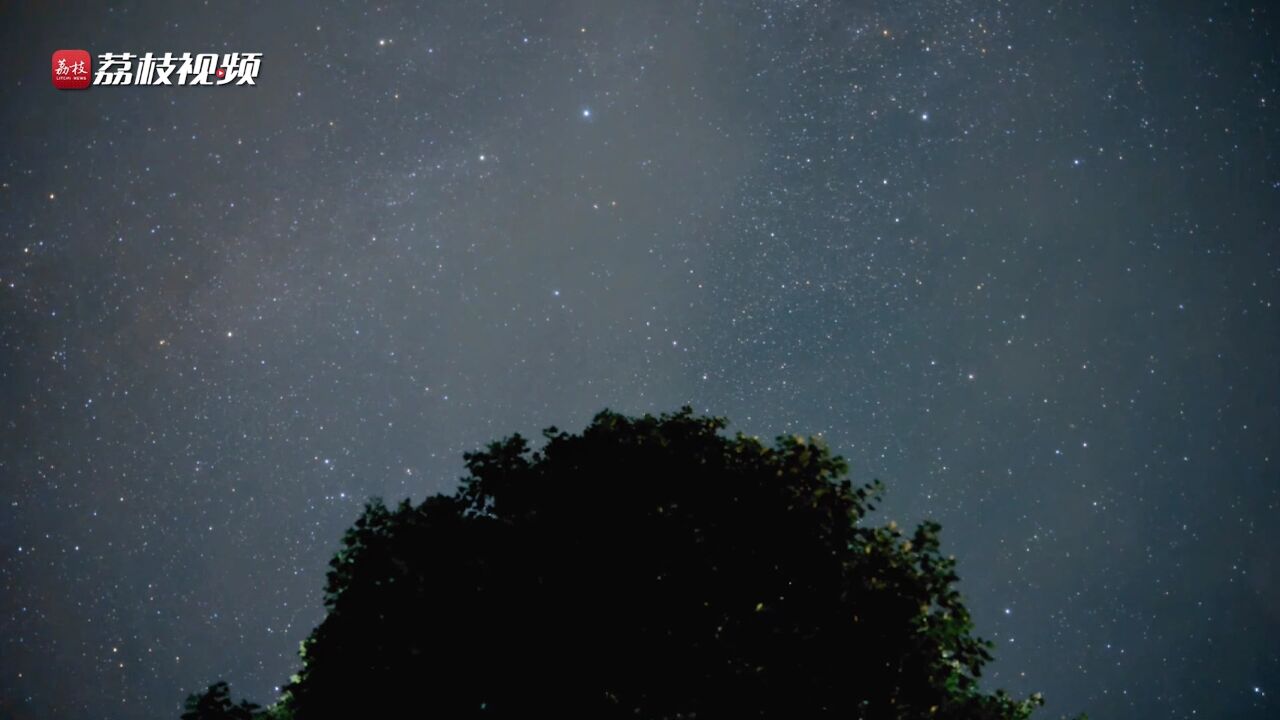 是童年记忆里的夏天啊!哈密农家院天空繁星点点