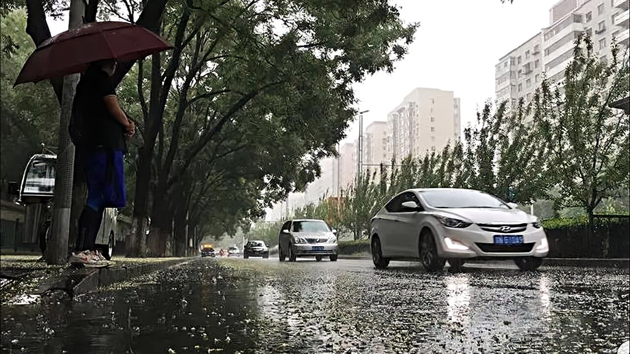 北京今天有雨,最高气温33℃,未来三天多雨,请避免进山游玩