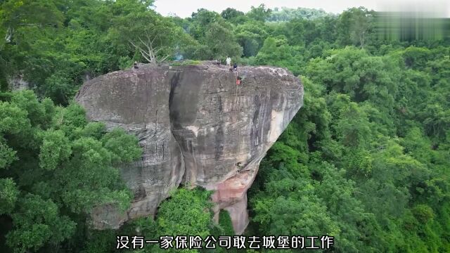 没有任何保险公司敢承保,印度传统采蜜人,绑上藤条就敢下悬崖