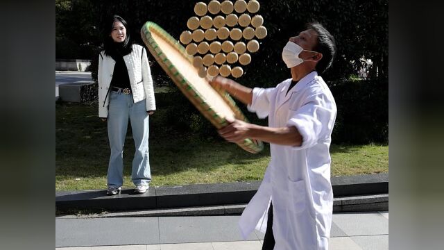 衢州国家级非遗项目胡麻饼献艺献味长三角美好生活节