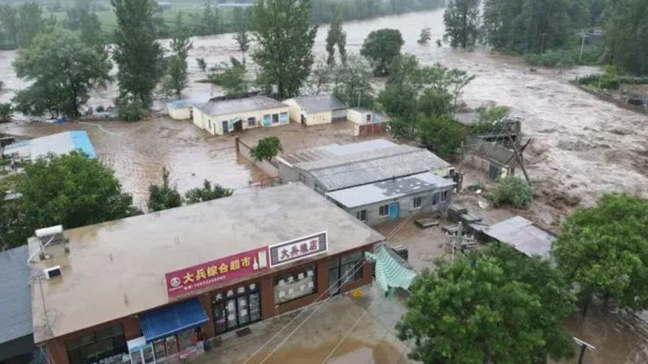 河北易县一村民称500多人被洪水围困,防洪办:在组织村民往高处转移