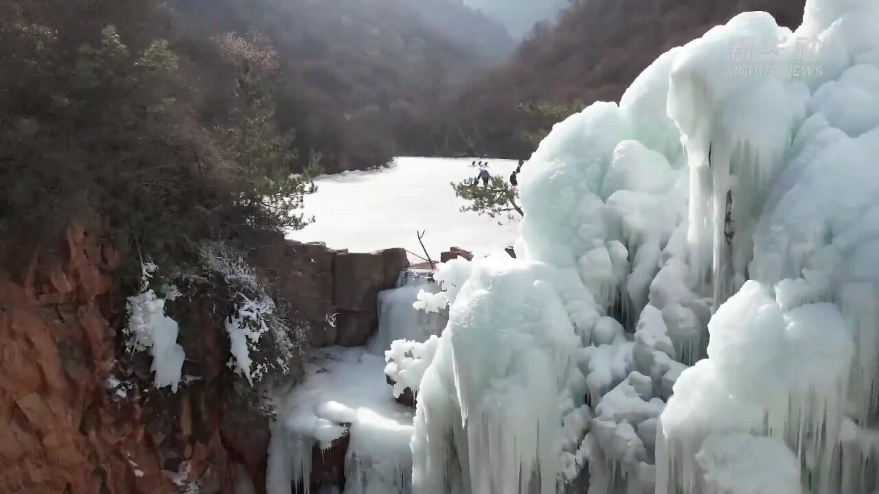 甘肃渭源:赏冰玩雪乐游人