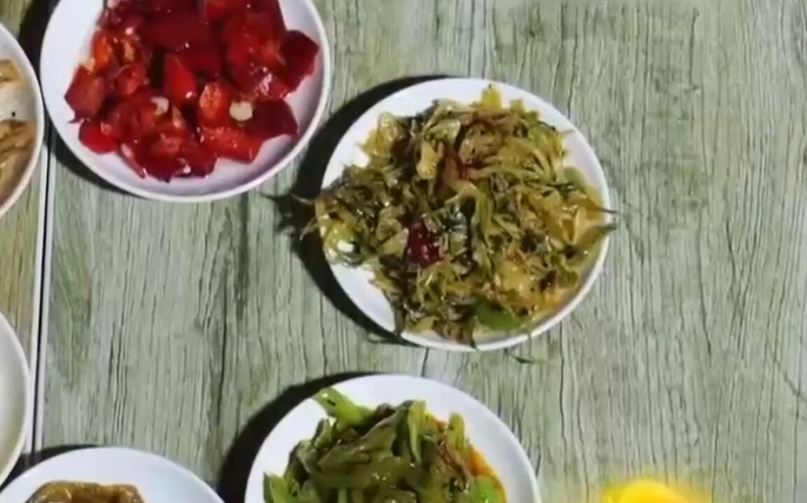 当地传统美食“荻港香菜”,此香菜非彼香菜,是用青菜腌制而成