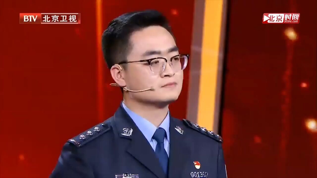 十五年来,朱志伟接触上万名吸毒成瘾者,既是警察又是医生