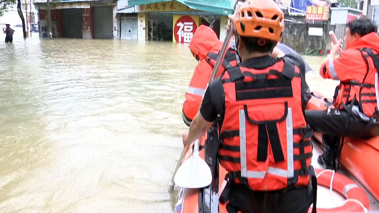 中山暴雨后积极开展清理工作,基本恢复正常秩序