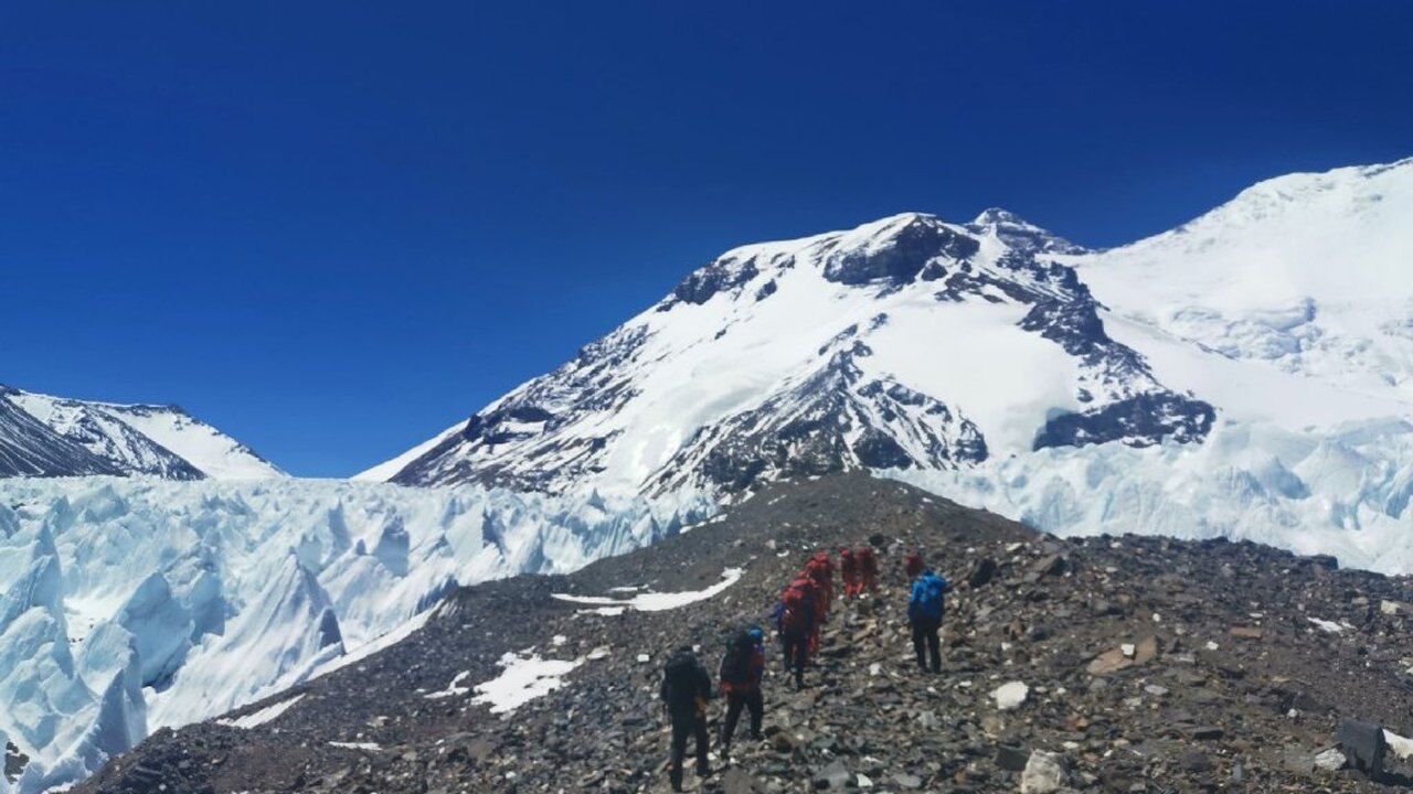 珠峰高程测量登山队最新消息!行走9公里到达海拔6500米前进营地