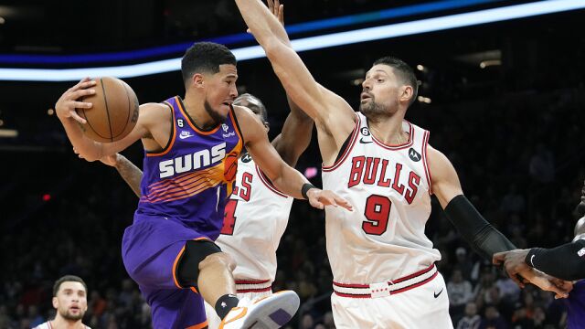 公牛113-132太阳 布克轰下51分率队取得六连胜坐稳西部第一