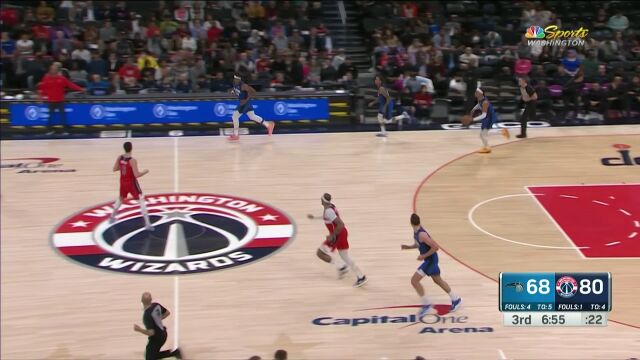 身体一抹直接甩在身后 卡特转身上篮命中两分