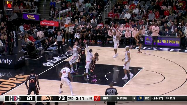 还是自己干 特雷杨突破抛投稳稳命中