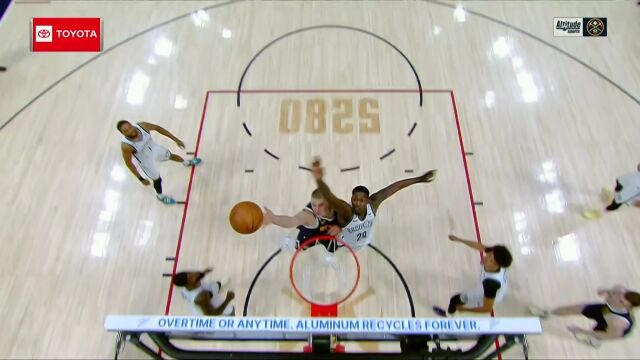 约老师篮下取分迫近分差 芬尼-史密斯回击三分拒绝被翻盘