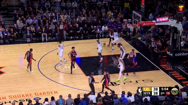 主场沸腾 兰德尔极致后仰命中2+1