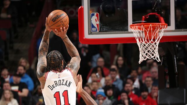 关键时刻顶住压力！德罗赞续命3+1延续比赛悬念