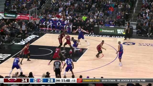 突破到一半突然出手 沃尔抛投命中还要加罚