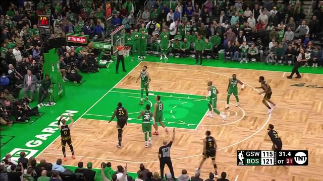 太关键了！迪温琴佐底角三分应声入网