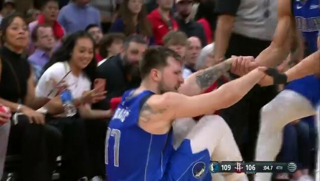 NBA常规赛：独行侠vs火箭第4节英文原声回放