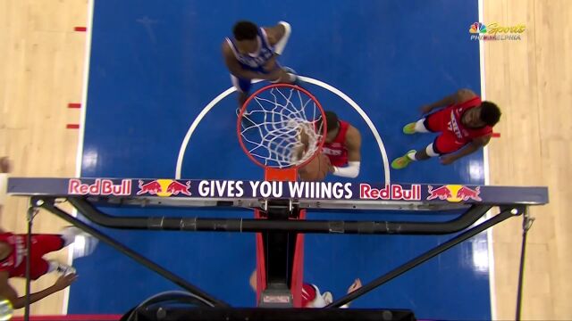 行进间的动作也不会被改变 马克西柔和小抛投稳稳命中