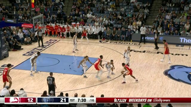 三分技能包已经备好 格里芬抬手三分一箭穿心