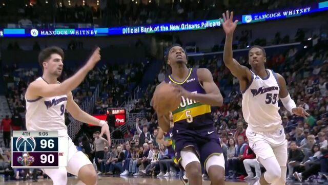 琼斯反击接球暴扣得手 比尔顶飞防守中投2+1