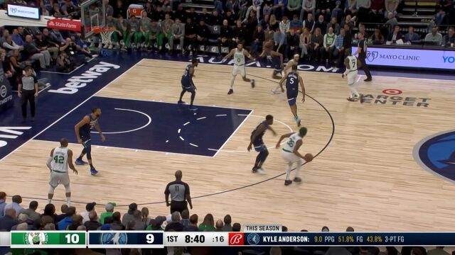 怀特假投真传送香饼 塔图姆强吃对手上篮取分