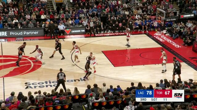 两个字无解！乔治空手失去重心依旧命中干拔三分