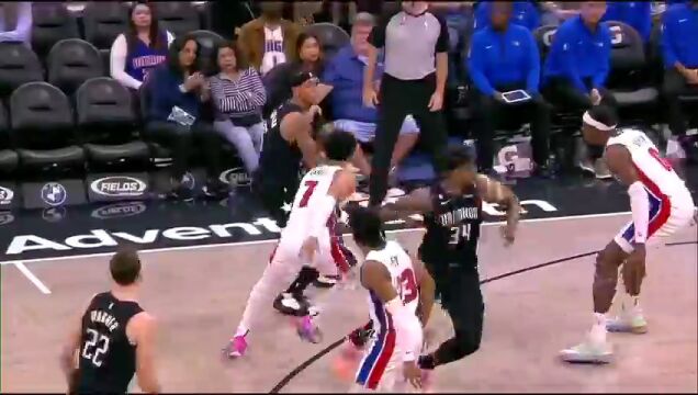 NBA常规赛：活塞vs魔术第3节英文原声回放