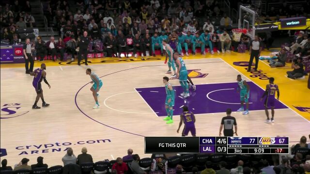 投篮感觉一直在线！詹姆斯金鸡独立稳稳命中