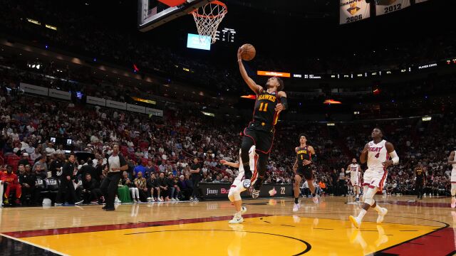 特雷杨vs热火集锦 25+8+7串联全场率队取胜