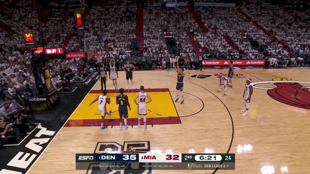 小波特造犯规空篮不进 朱芳雨孔祥宇：送分环节没把握住 换双鞋洗洗手