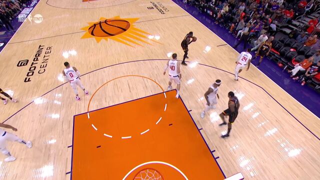 球队定心丸！保罗旱地拔葱外线三分一击即中