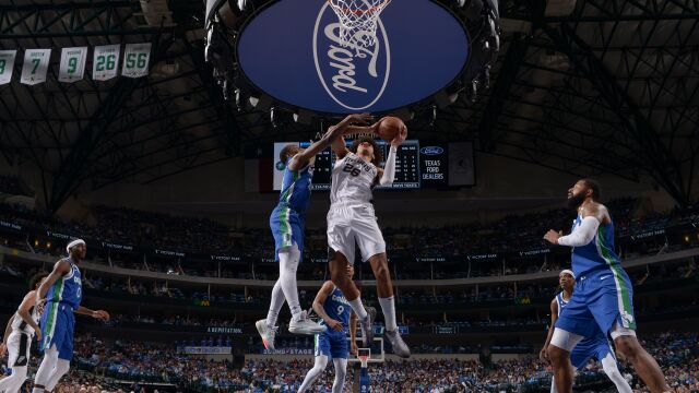 巴洛vs独行侠集锦 21分19篮板大号两双帮助球队取胜