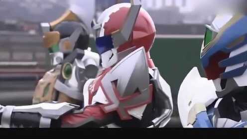 《铠甲勇士》三个队长对决三大铠甲，看变身动作主角就赢了 - 腾讯视频