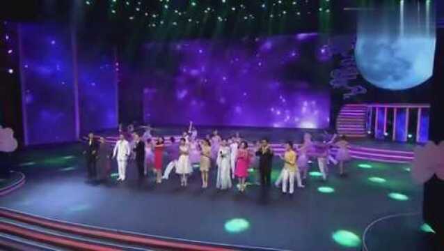 春妮 曹一楠 栗坤演唱歌曲《中国大时代》