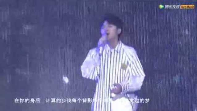 2018周迅公益演唱会上吴青峰深情献唱《带我走》台下观众都坐不住了