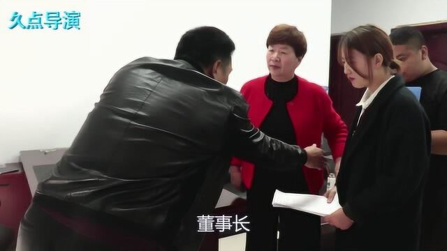 董事长女儿公司应聘,没想到经理以貌取人,结局大快人心