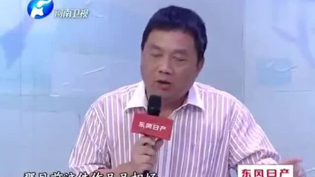 风趣小伙拿书画去鉴宝,专家鉴定藏品评价高,小伙:眉笑眼开