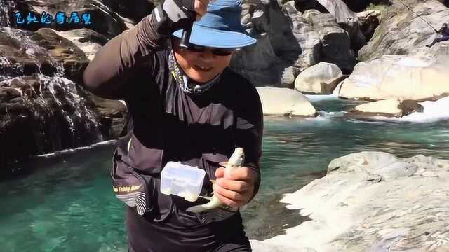 跋山涉水两小时,清澈的山溪,野钓苦花鱼!