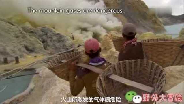 世界上火山最多的国家,冒险进入火山腹地,开采工业矿物质硫磺!