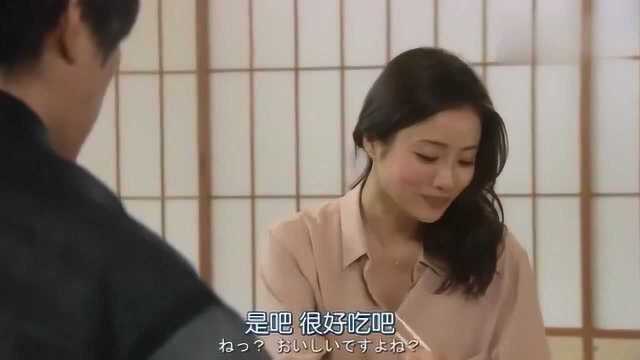 美女与僧侣相亲,僧侣一副冷冷的样子,美女回家就向家人抱怨