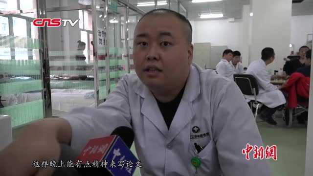 哈工大博士“高位截瘫”轮椅上完成论文答辩