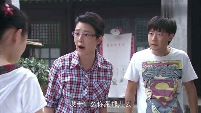 女儿为学费穿旗袍打工,哥哥将其拉回家,并将存折交给母亲